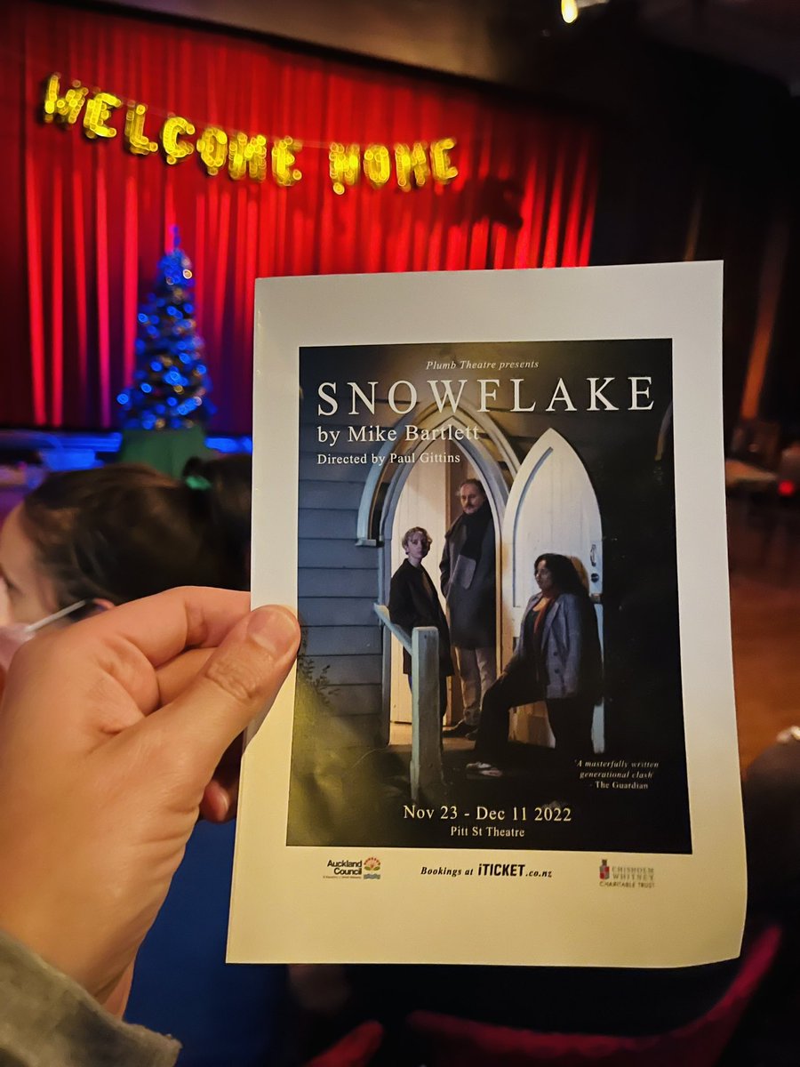 If you’re in Auckland, I highly recommend you see Snowflake ❄️ at the Pitt St Theatre 🎭 - Mum and I loved it 🎄