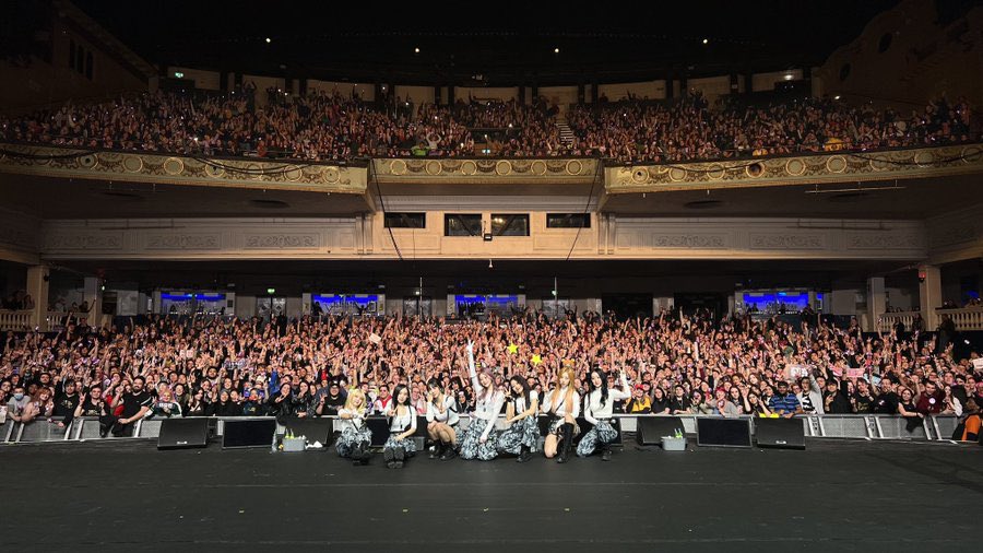 Thank you everyone for the banner support, and I hope everyone had the best time with DreamCatcher last night! Until the next tour!