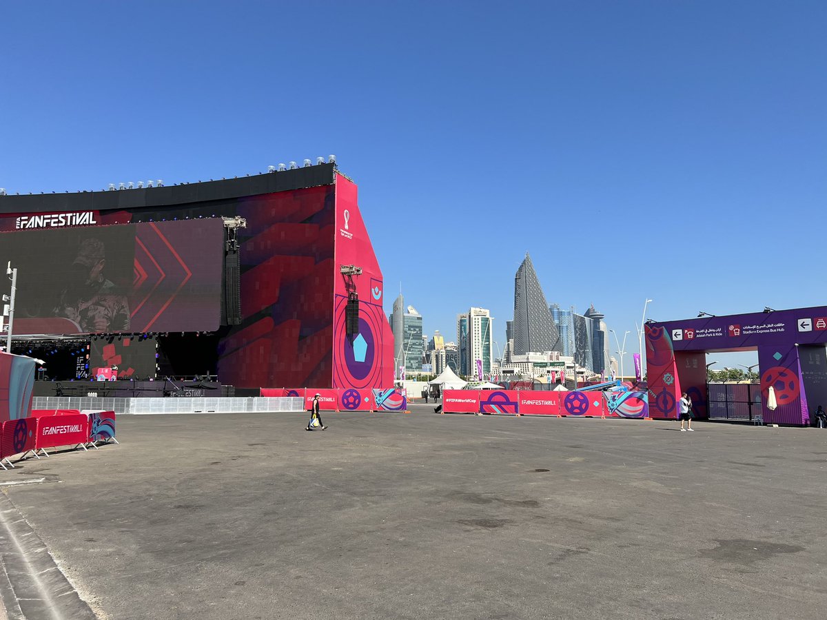 azzman1968's tweet photo. #FIFAFanFestival #FIFAWorldCup #fifastore #CanadaSoccer Deeply disappointed that there is no Canada Merch in the FIFA Store. 🤔😳🐫 https://t.co/8DM9b5PH1Y