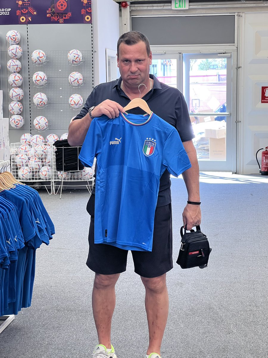 azzman1968's tweet photo. #FIFAFanFestival #FIFAWorldCup #fifastore #CanadaSoccer Deeply disappointed that there is no Canada Merch in the FIFA Store. 🤔😳🐫 https://t.co/8DM9b5PH1Y