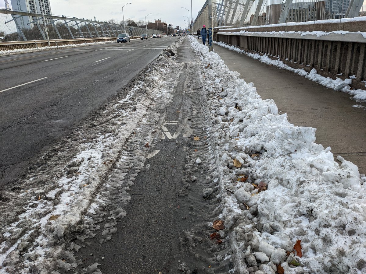 deeplyconcern's tweet image. A nice 4" track for bikes next to high speed traffic on the Bloor Viaduct. @JohnTory @TO_Cycling