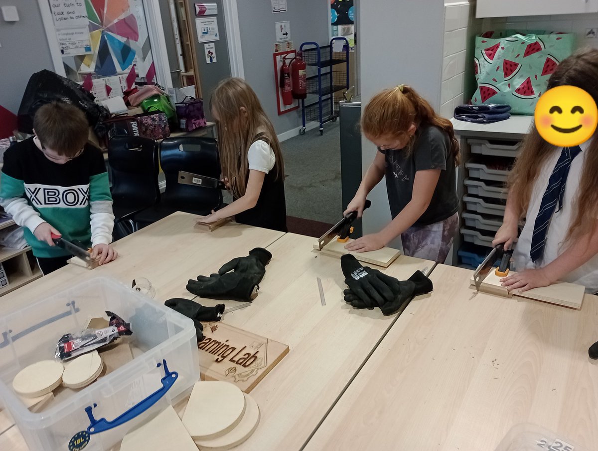 STEMDundee's tweet photo. Some superb STEM work going on @LonghaughPS ๐๐ซ It was fantastic to be part of it, helping these wonderful children develop their Woodworking Tools Skills โค๏ธ@dundeelearning #STEMdundee https://t.co/RWITWUeyzp