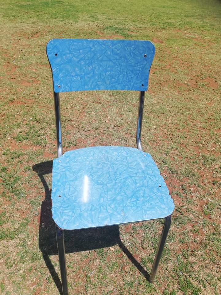 LessyJantjie's tweet photo. If you dont know this chair, we cant be friends.. 🤷🏾‍♀️ https://t.co/rpvKoXgixB