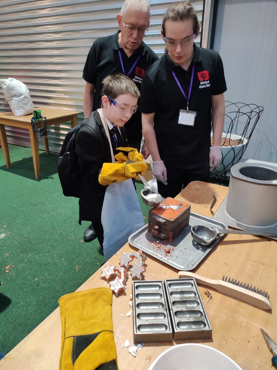 STEMManorCroft's tweet photo. Thank you to @UnitedCastBar for an amazing workshop. Pouring metal to produce their own stars! They're all STEMstars here! @DeltaManorCroft @NorthStarSSE @Manorcroft_Sci #northstar2022 https://t.co/oEQJQ0Mdj8