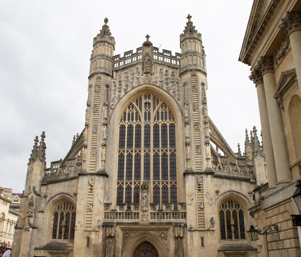 TouristWalks's tweet photo. New Ghost walk created for Bath. Hear about the ghosts that haunt this ancient city. Including ghostly carriages, the "Grey Lady", and the groaning city walls. Just download the Tourist Walks App. #visitbath https://t.co/PZTTTQuSBC