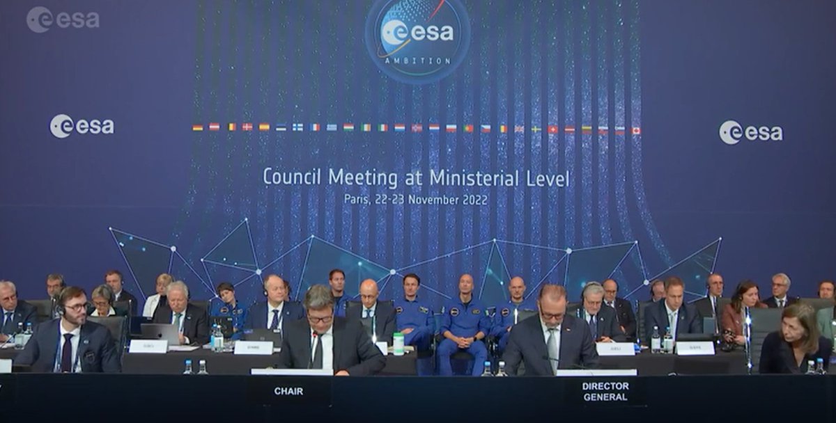NirmaSuper's tweet photo. @astro_luca got the "You can't check your phone for the next 2 hours because otherwise they get you on camera" seat #CM22 @esa https://t.co/W8jXS5xel0