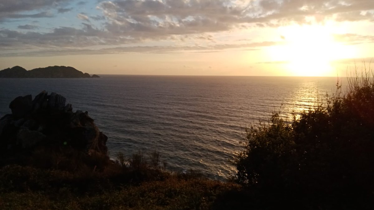 Lamiaanima11's tweet photo. Ahora,que algunos sueños,se vistieron de realidad...
Ahora,que por fin,miramos...
Ahora,que sientes,cada latido de mí alma,nombrarte en silencio...
Ahora,podemos vivirnos,vida mia...
Ahora,estás conmigo,en este café...
Buen día,cielo... https://t.co/NfUN7CMQpn