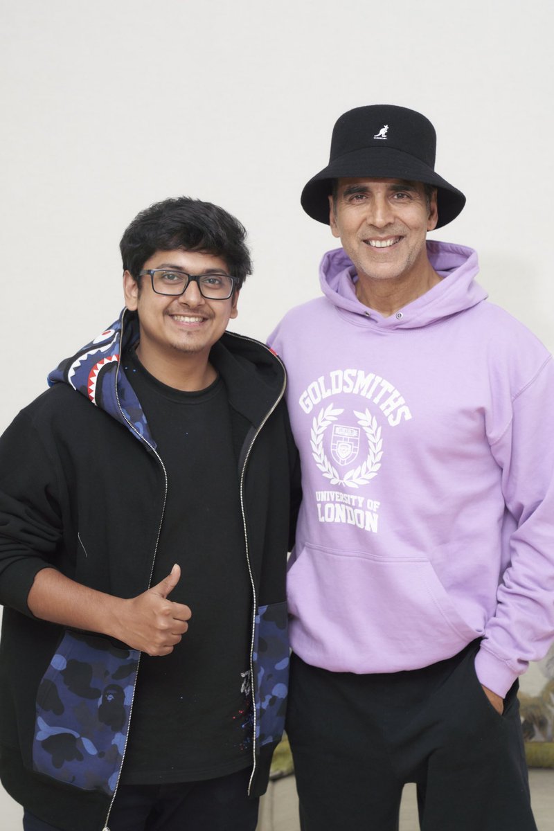 MortalxS8ul's tweet photo. Talk about discipline, fitness, calmness, willingness.. 
Talk about Movies and Gaming..
Sitting there for 10mins and simply chitchatting, knowing each other. Felt surreal ❤️ 
#gaming #akshaykumar #mortal https://t.co/HNknBkaYvA