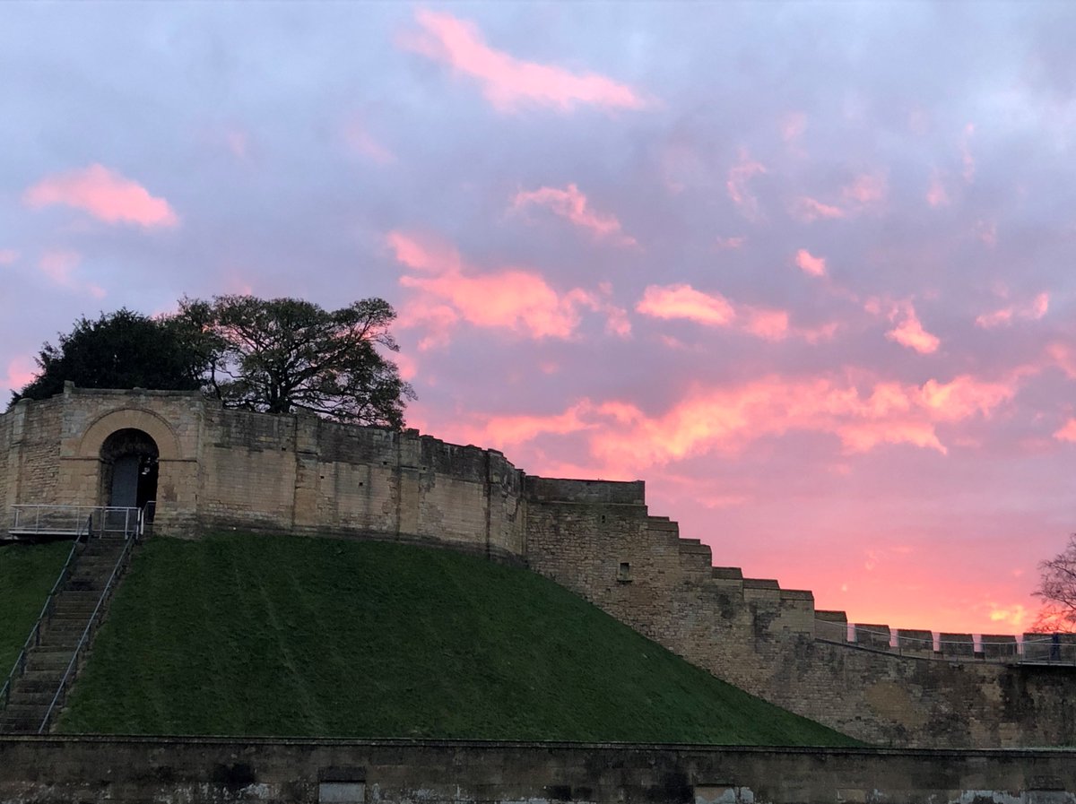 LincolnCastle's tweet photo. 🐑Red sky at night, shepherd's delight🐑

This saying was known to help the shepherds prepare for the next day's weather.

Did you know red sky at sunset means high pressure is moving in from the west, so therefore the next day will usually be dry and pleasant? https://t.co/9SqeYJ04JP