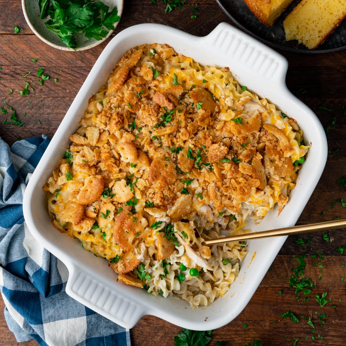 This TURKEY NOODLE CASSEROLE is a great way to use up #Thanksgiving #leftovers, or you can make it with #chicken instead!🦃

>> theseasonedmom.com/turkey-noodle-…

#casserole #dinner #dinnertime #dinnerideas #easyrecipes #recipes #recipe #turkey #leftoverturkey #foodblog #foodblogger