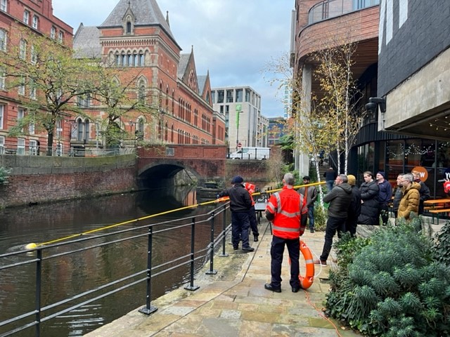 CRTNorthWest's tweet photo. Yesterday, as part of the @RLSSUK #DontDrinkAndDrown campaign, the #ManchesterWaterSafetyPartnership got together to deliver free lifesaving training to bars &amp; businesses in #Manchester. Learn more on how to keep safe by water &amp; #BeAMate here: https://t.co/dmMxwqvDlt @CityCo https://t.co/jcWBBoU0p9