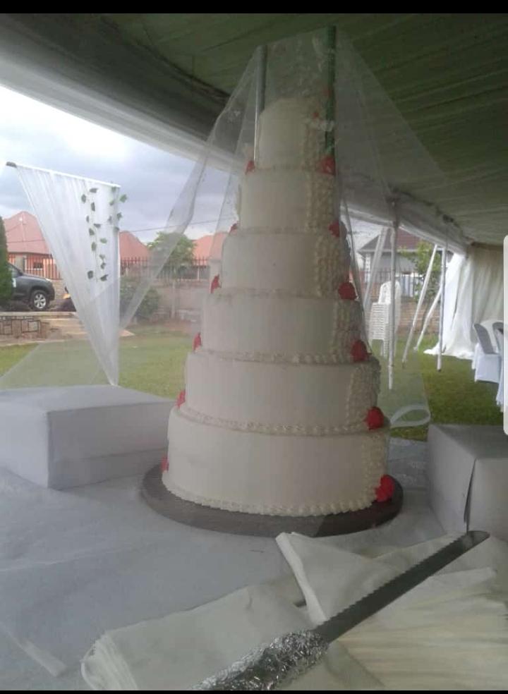 inkesha250's tweet photo. #HitamoInkesha #weddingcake #weddingdecor #birthdaycake #FreeDelivery @inkesha250 https://t.co/393OCaaToP