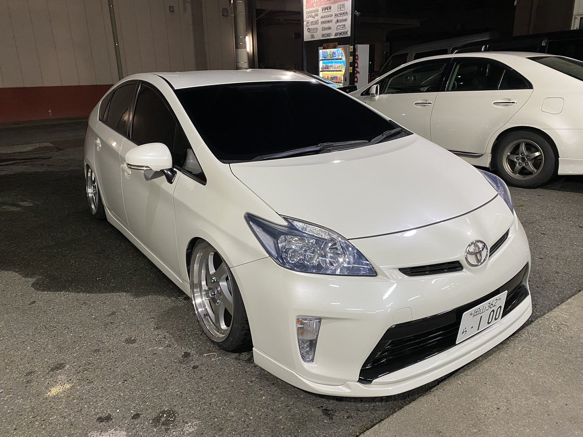 419seekspeed's tweet photo. 嫁氏プリウス完成㊗️🎉

これが対向車線から走ってきたらアクセル踏むの忘れる自信ある🤣

フルコーだからギャルかどうかはわからなくなってもた…
フルコーって岡山弁？みんなはなんて呼ぶ？フルスモ？ https://t.co/dcnPKENUqY