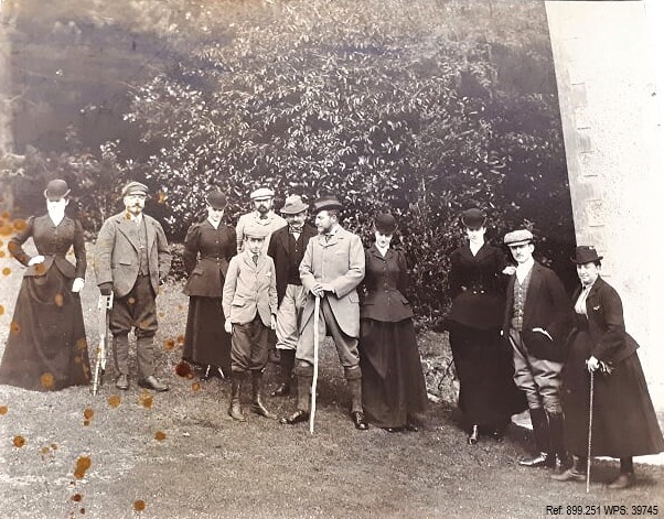 ExploreThePast's tweet photo. Happy #DoctorWhoDay everyone! Find out about the fascinating history of Wood Norton Hall's journey through time and space, including as a film location for Doctor Who https://t.co/blPlSuqiXd https://t.co/s8wd99TKbG