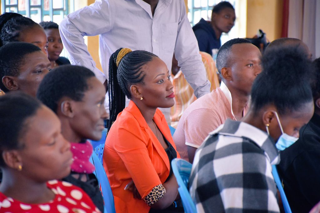 TransformFor's tweet image. Do you know what a scorecard is?

Happening Now!!
Day 1 of community scorecard training to equip members of the Nyalenda community with skills on how to formulate a scorecard.
#socialaccountability
#transpiracyandaccountability