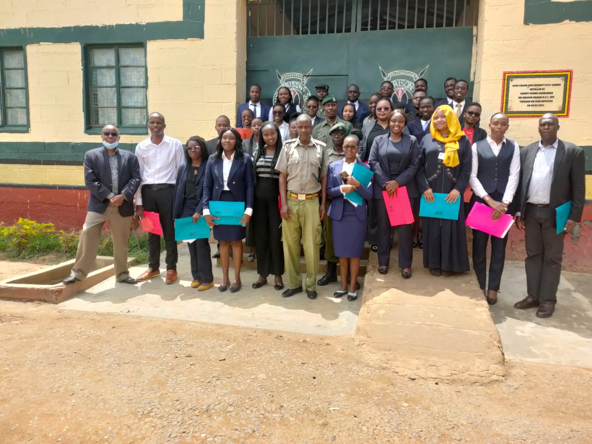 SchoolofLawKE's tweet photo. Last Saturday our ATP students visited the Kitui Main Prison. They offered free legal advice to the inmates with the help of Dr. Omosa Mogambi a Principal lecturer and Mr. Samuel Mwaniki a Senior lecturer at the School.
#Legalaidservices
#KSLStudents
#accesstojustice
#prisonvisit https://t.co/RP8yR557aT