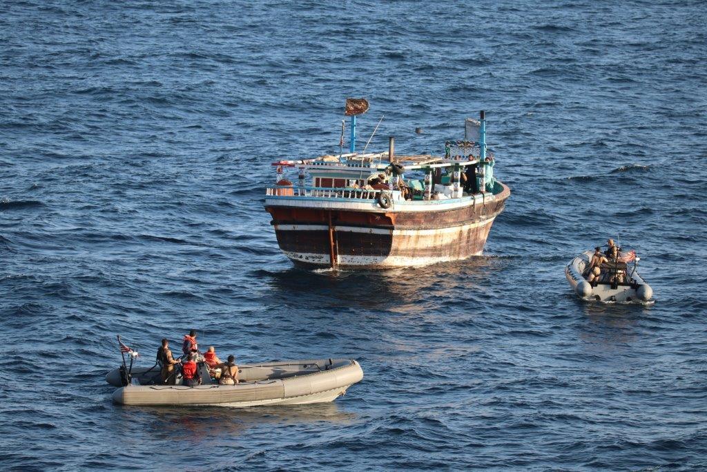 A U.S. Navy guided-missile destroyer seized an estimated $20 million worth of illegal drugs from a fishing vessel while patrolling the Gulf of Aden, Nov. 22.

Read more ⬇️
combinedmaritimeforces.com/2022/11/23/u-s…
