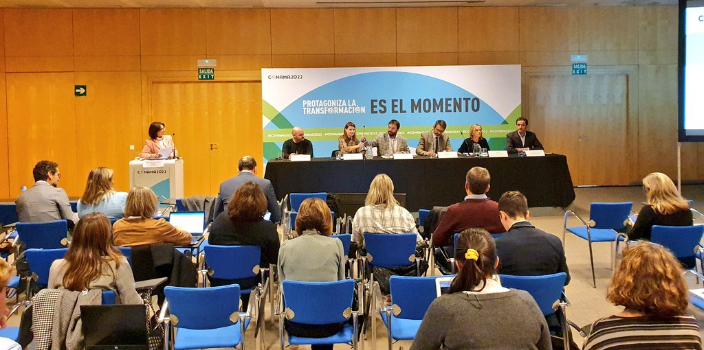 Roberto_R_R's tweet photo. Se reinicia la jornada de residuos municipales en #CONAMA2022.
Modera @crismotive de @TEIMAS la mesa con @isaacperaire @PreZero_ES @xbalaguev @sananguianog @heroes_urbanos https://t.co/i6rF9zD4cY