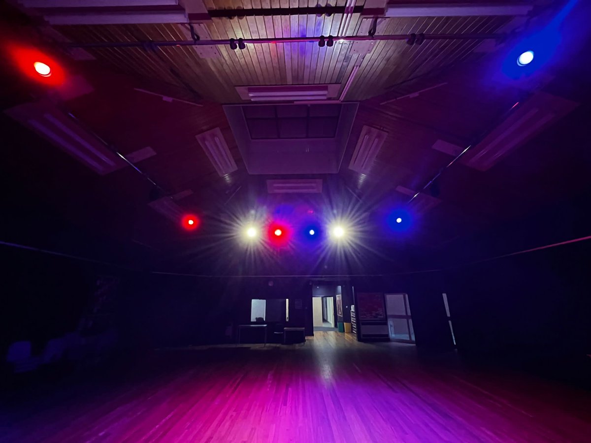 RiverAudioGlos's tweet photo. Just completed great new lighting and sound system installation at Mannshead Academy in Dunstable. It has transformed their performing arts space with new Chauvet LED lighting and Optimal Audio sound system which looks and sounds fantastic. #theatrelighting, #soundandlightinstall https://t.co/lRs1lcHIpb