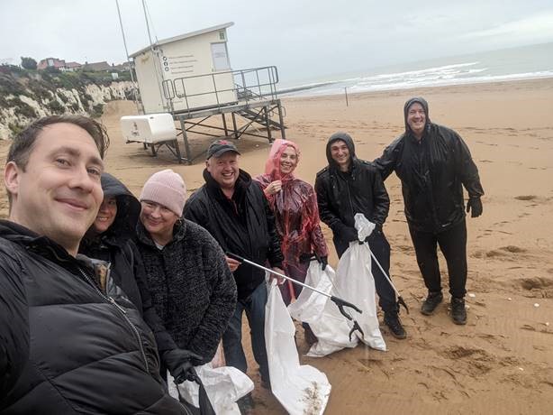 OSBGroupUK's tweet image. Life&apos;s a beach, whatever the weather! 🏖🌧 

Recently, representatives from our IT, Mortgages and Change teams braved the elements for a beach clean day at Joss Bay, Kent, in support of &apos;The Million Mile Clean&apos; ☺️ (see beachcleans.org.uk)

#WeAreOSB #volunteering