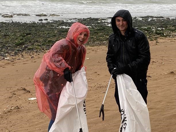 OSBGroupUK's tweet image. Life&apos;s a beach, whatever the weather! 🏖🌧 

Recently, representatives from our IT, Mortgages and Change teams braved the elements for a beach clean day at Joss Bay, Kent, in support of &apos;The Million Mile Clean&apos; ☺️ (see beachcleans.org.uk)

#WeAreOSB #volunteering