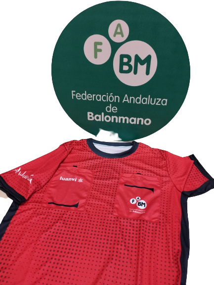 LOS ARBITROS TERRITORIALES ESTRENARAN NUEVA CAMISETA A PARTIR DE ESTE FIN DE SEMANA.
La recibirán a final de esta semana en sus delegaciones territoriales, la nueva camiseta es, esta vez en color rojo y con idéntico diseño que las anteriores, y de la marca patrocinadora <a href="/Luanvi/">Luanvi</a>