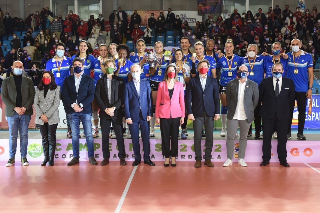 RFEVB's tweet photo. 💣💥⚠️ SANT CUGAT DEL VALLÈS será la sede de la PRÓXIMA COPA DE SM LA REINA IBERDROLA 🏆🔝

📅 17 y 19 de FEBRERO 2023 ➡️ Los 5 mejores clasificados al cierre de la primera vuelta de la #LigaIberdrolaVB y el ANFITRIÓN @VoleiSantCugat serán los protagonistas del TORNEO DEL KO 🙌🏽🏐 https://t.co/eZ1OrnknyY