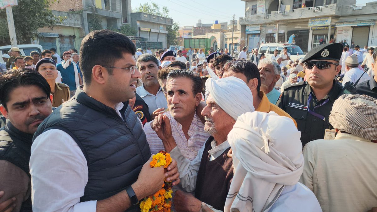 उचाना के काकड़ौद और बुडायन गांव में प्रिय ग्राम वासियों से मिलकर, बातचीत कर सभी को 9 दिसम्बर को भिवानी में होने वाली 'जन सम्मान रैली' का निमंत्रण दिया।
