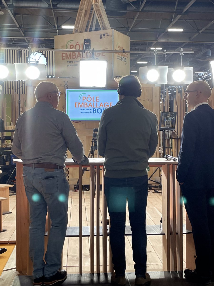 ALL4PACK's tweet photo. 📺 Retrouvez Stephane Thebaut et son équipe sur le Pôle #Emballage #Bois avec @franceboisforet 
Jusqu'à 18h, ils reçoivent les acteurs du secteur pour discuter et débattre sur différents thèmes liés au #packaging du futur et à l'emballage bois. 🌳
#packaginginnovations https://t.co/UIF00t4vWh