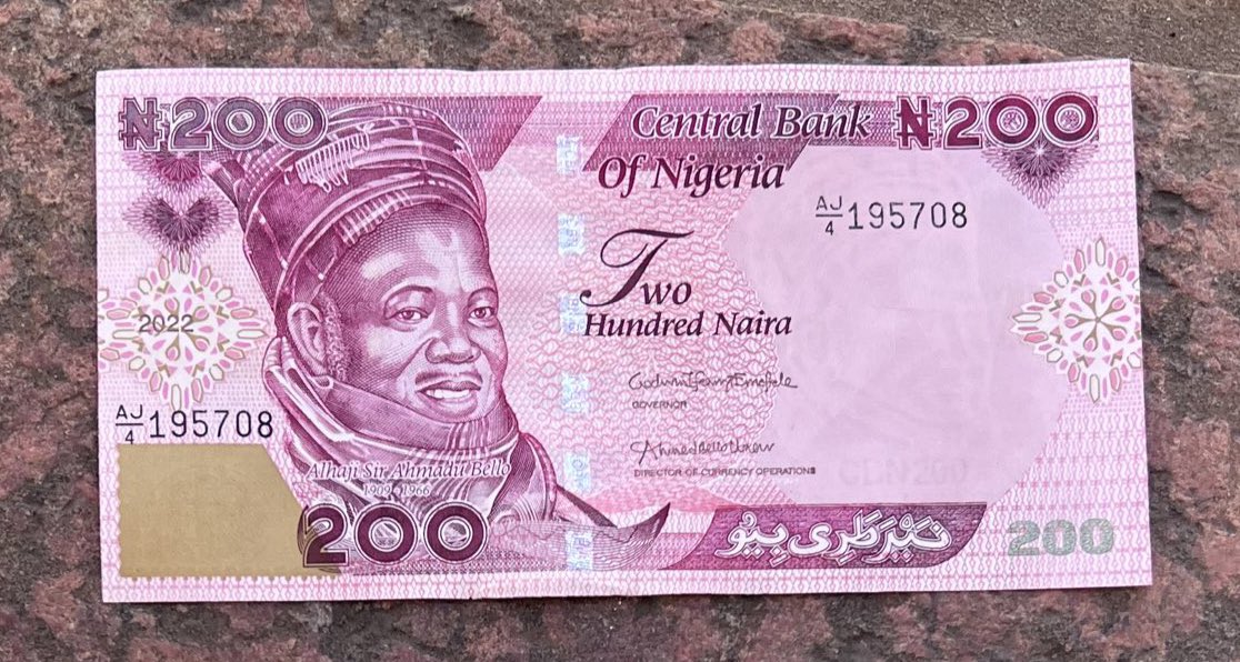 Instead of CBN to say they don’t have  money for colour, they said they want to redesign Naira …. Wetin be this 😅😅😅 #Naira