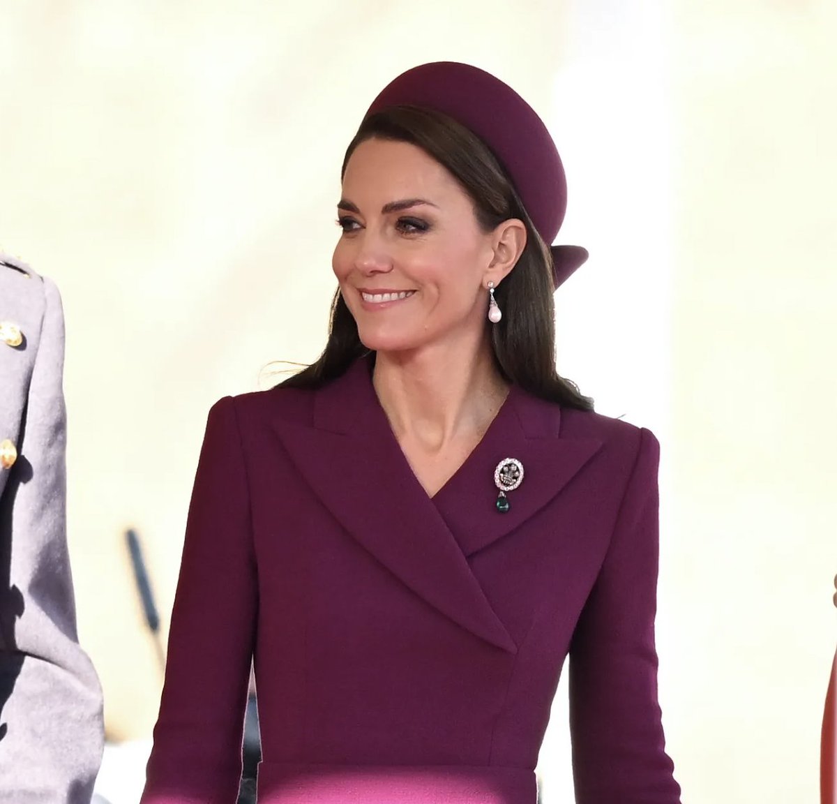 BritishVogue's tweet photo. The chosen outfit echoes looks that the Princess of Wales has previously worn for Christmas services at the Sandringham Estate. https://t.co/Cc6AjmbLQh https://t.co/mRPEYPpQg3