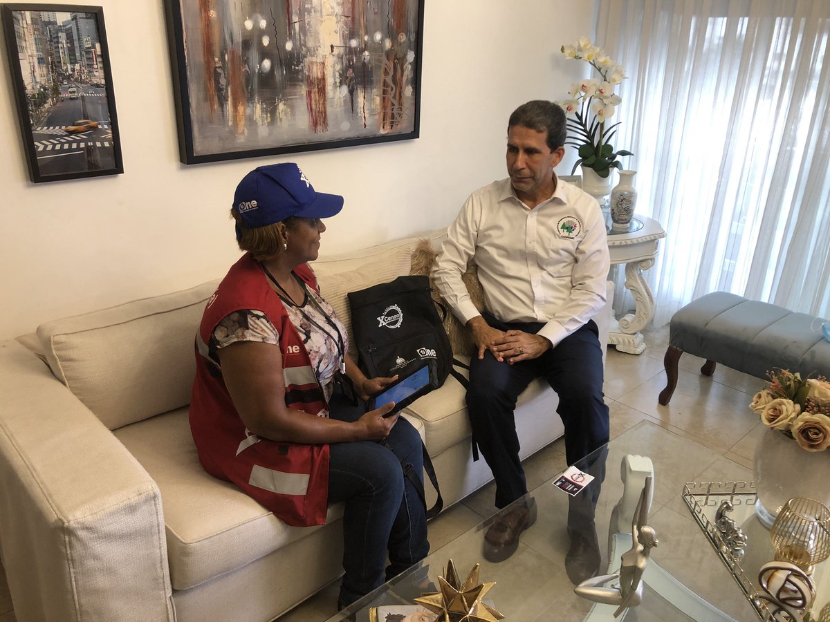 AlexArredondo6's tweet photo. Entre anécdotas y chistes de mi experiencia en el censo del 1981, en cual participe cómo empadronador , recibí ayer en la tarde al equipo @censosrd #XCNPV @ONERD_
@miosotisr  #ParticipaDelCenso #SeParte #EstamosEnCenso #TamoenCenso https://t.co/yn24vFV5m0
