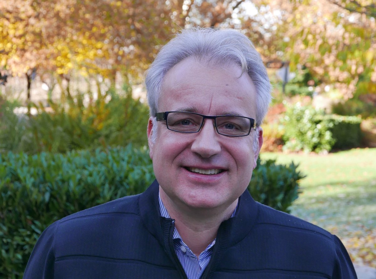 Höchstdotierter #Forschungspreis Deutschlands: Die #LUH erhält eine Alexander von Humboldt-Professur. Der renommierte Quantenphysiker Prof. Dr. Robert Raußendorf <a href="/RRaussendorf/">Robert Raussendorf</a> wird ab Sommer 2023 in Hannover forschen und lehren. uni-hannover.de/de/universitae… 
<a href="/AvHStiftung/">Humboldt-Stiftung</a> #AvHProfessor