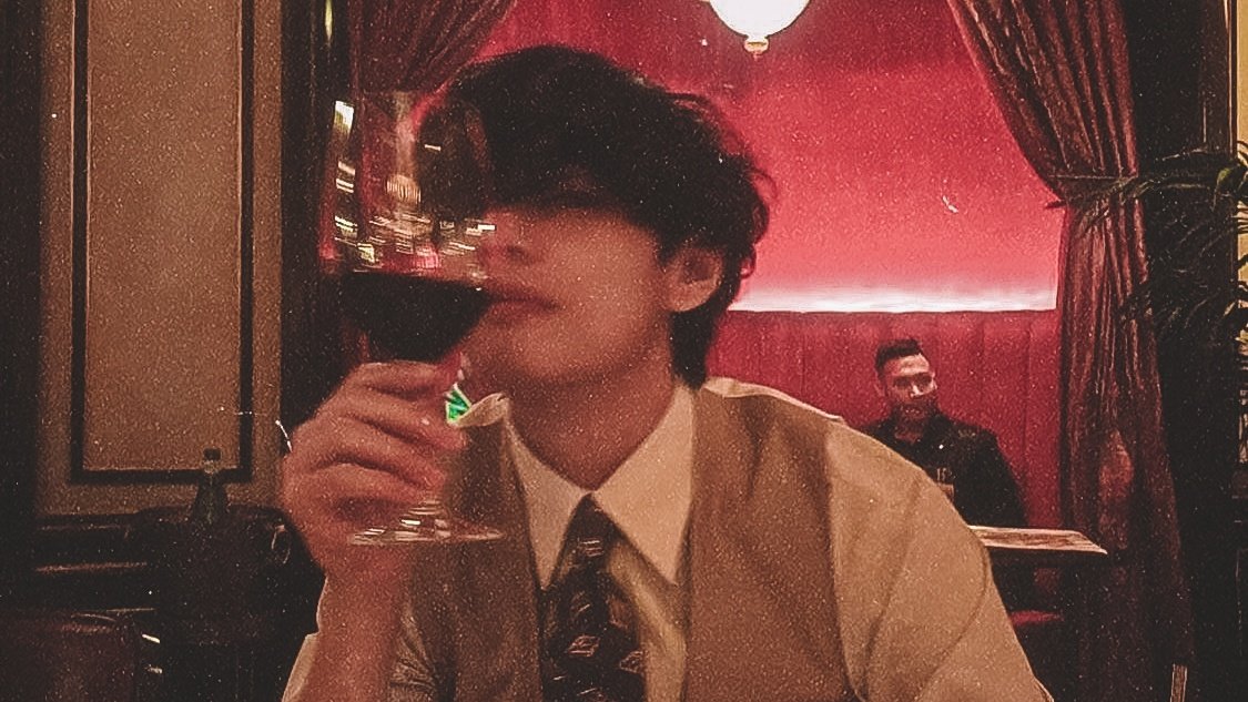 healwithtae's tweet photo. kim taehyung ♡ LOVE AT FIRST SIGHT https://t.co/RjMjfxt1bT