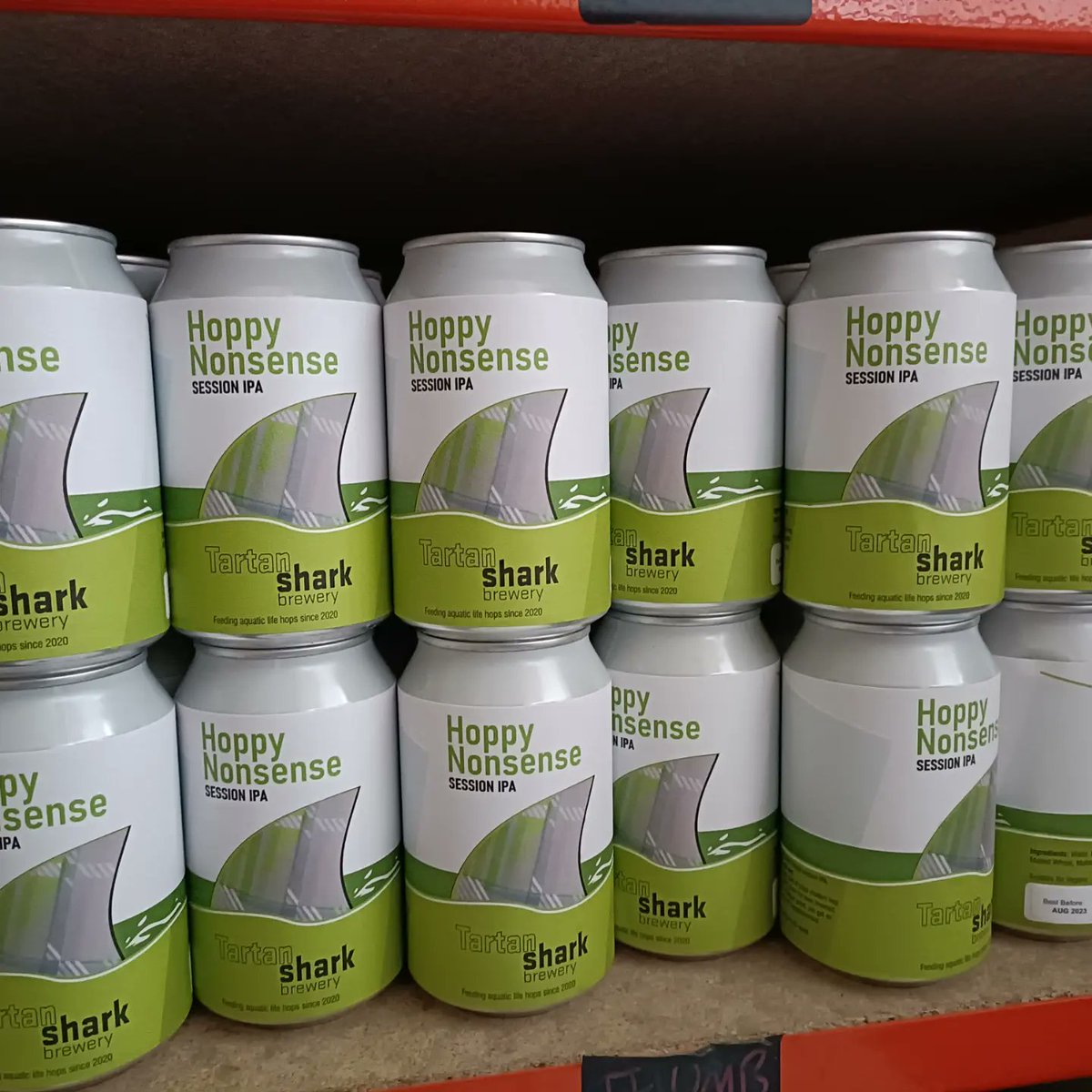 New beer! 🎉 Hoppy Nonsense - session IPA with "a few" hops in and a bit o' Belgian yeast.

The beer is good, the photo is bad. But whaddaya want from me?! I'm not one of the three marketeers.