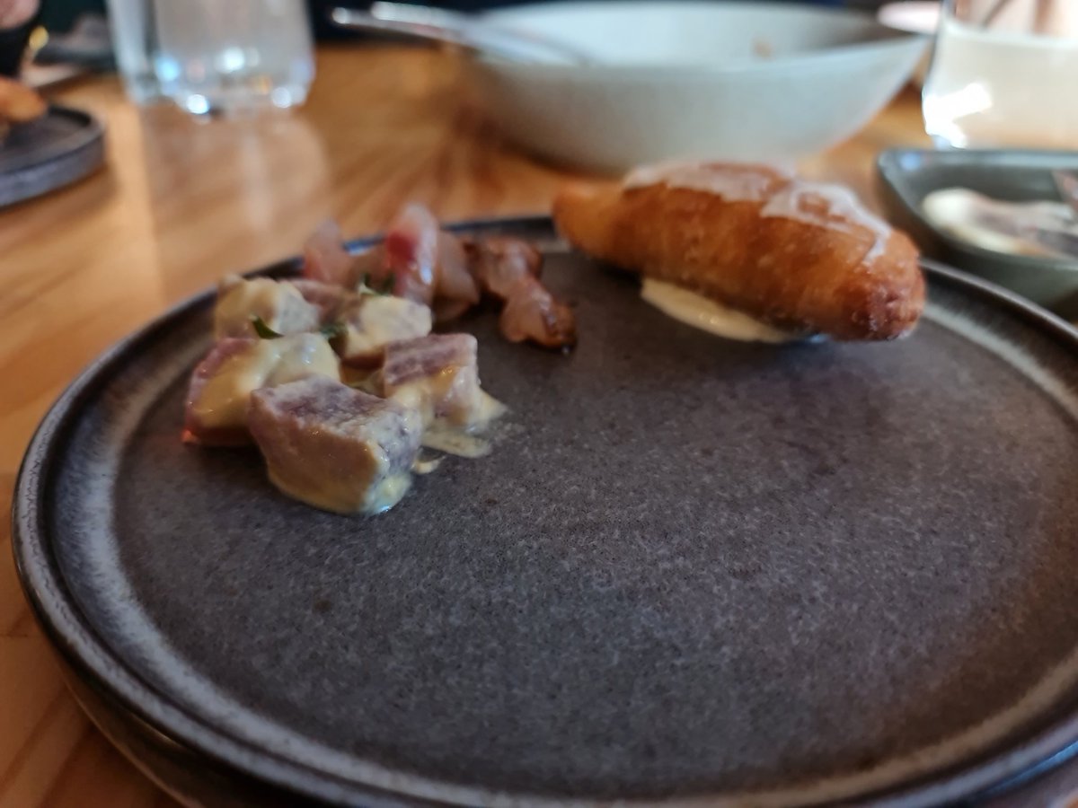 mnqw443's tweet photo. #dinner
#chefsSelection
Tuna ceviche, Cured snaper, Cheese onion empanda https://t.co/nxkMpXPGCq