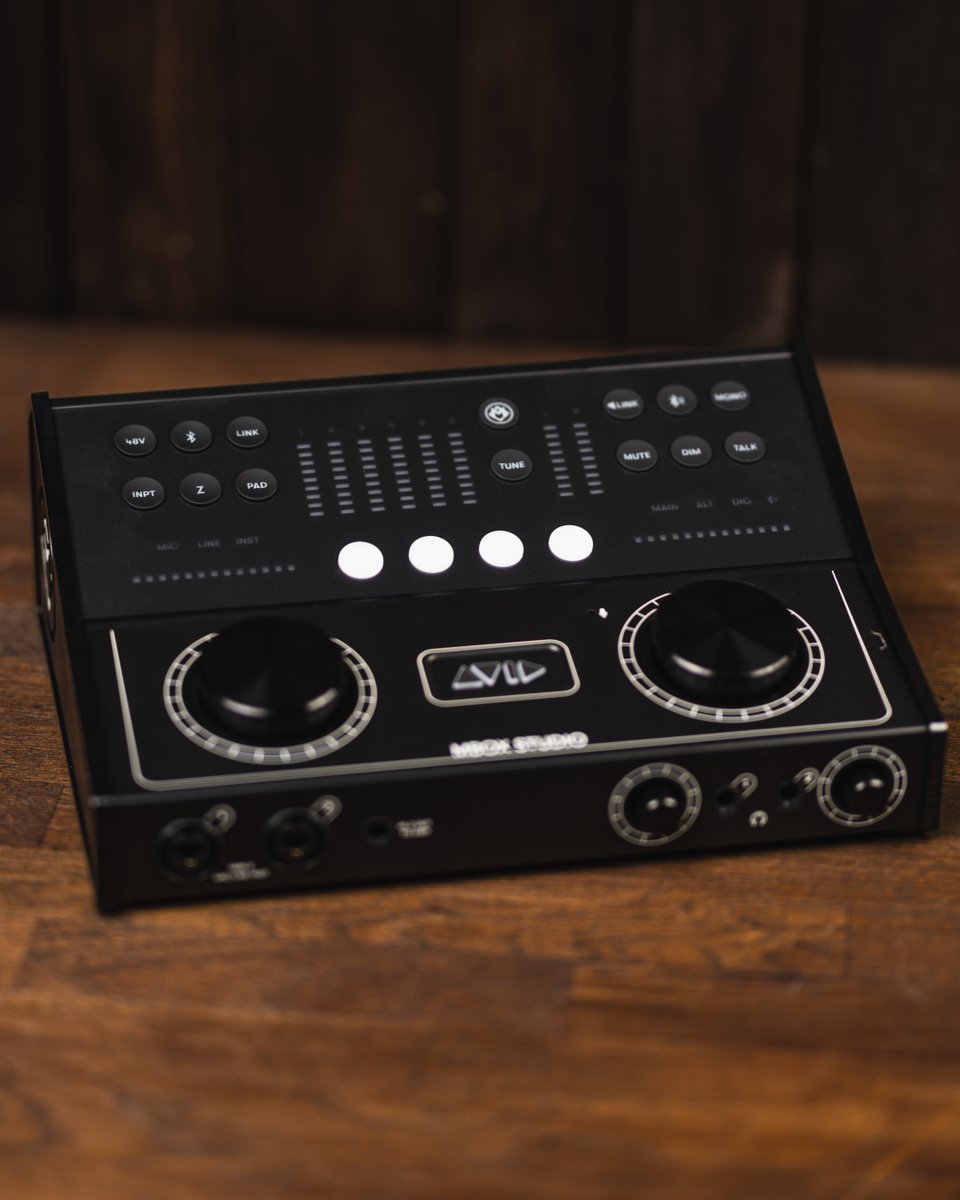 DLXstockholm's tweet photo. AVID MBOX Studio är här! 🙌
MBOX Studio är ett USB-C audio interface med 21 x 22 in/utgångar, med inbyggd DSP för extremt låg latency.
Finns nu i lager i butiken!
Välkommen in!🥁🎸🎹
För köp online:
https://t.co/HKWaW2UOdk
#avid #MBOX #STUDIO #recording #interfac #dlxmusic https://t.co/7U5L4Irh87