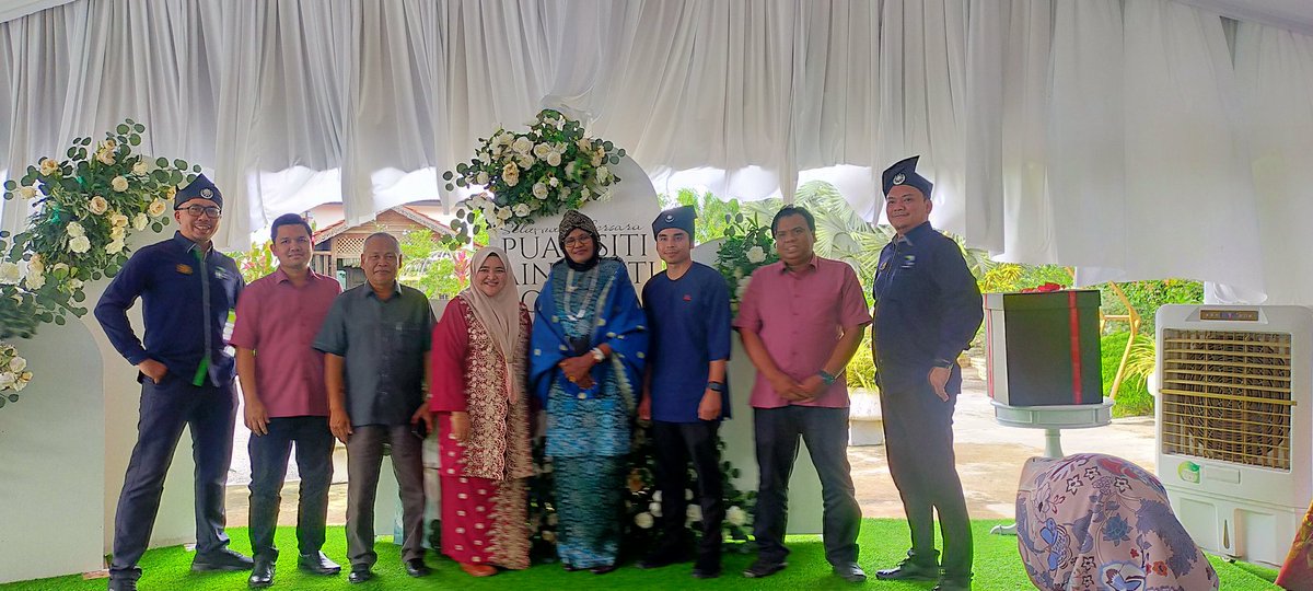 ppk_knerang's tweet photo. Kakitangan Pengurusan PPK Kuala Nerang sama2 meraikan Puan Pengarah,,Puan Siti 'Aini dalam Majlis Persaraan beliau... https://t.co/juAqEWppLT