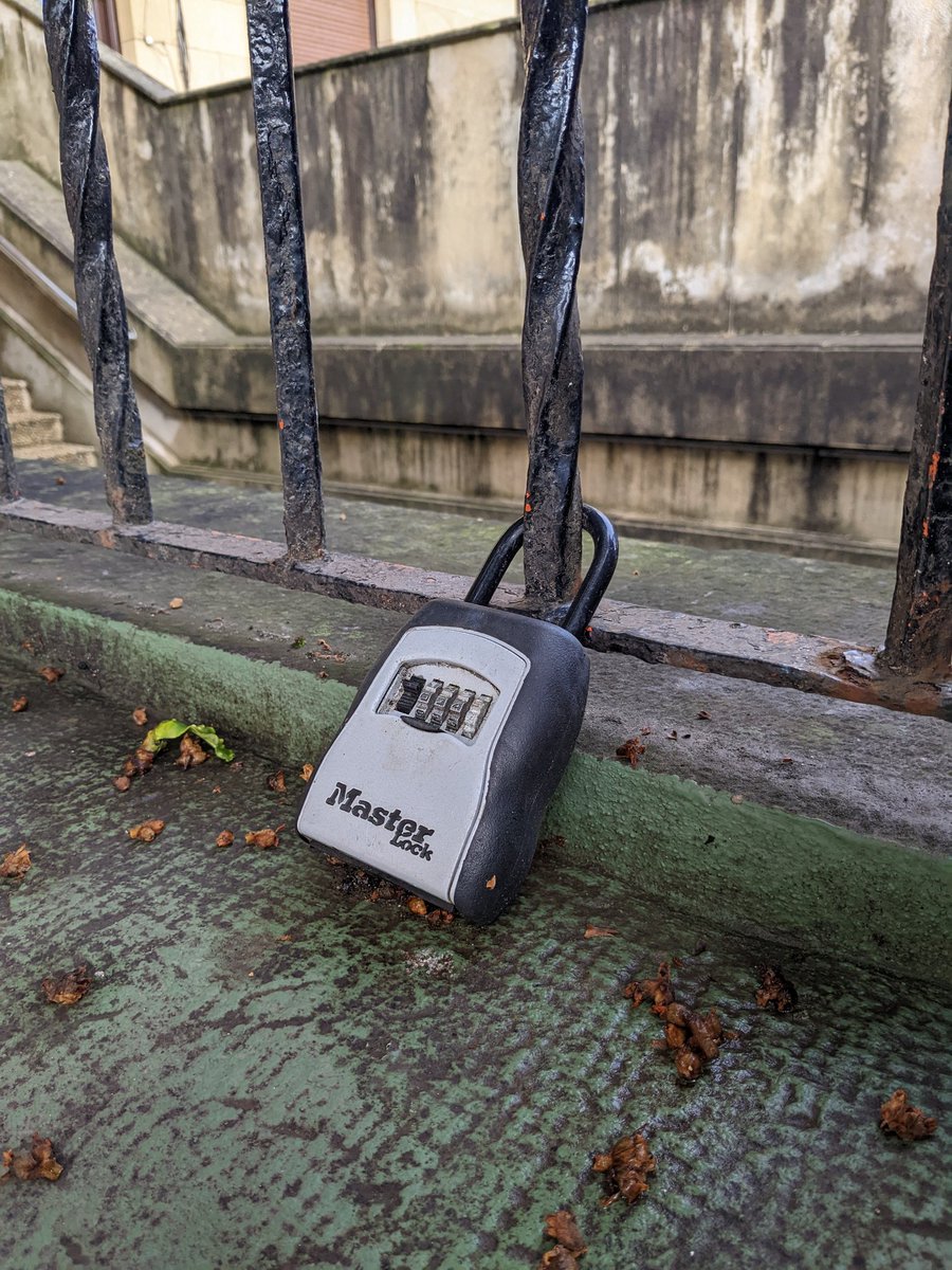 behizain's tweet photo. ¿Habéis oído hablar del #ComandoLoctite? A ver si entran en acción en Zabaleta 35 en Donostia. https://t.co/8xxY0NZbxh