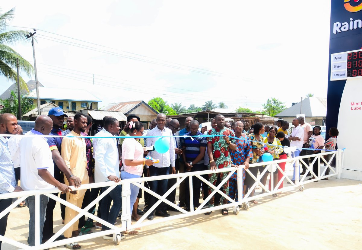 RainoilLimited's tweet photo. ANNOUNCING!!!
Our newly streamed station at Isoko North Local Government Area in Delta State.
Rainoil Ozoro 3 is located along Owhelogbo road ,Urude Ozoro.
@rainoillimited is always at your service, visit us today.
#energy #rainoillimited #oilandgas #creatingsuperiorvalue https://t.co/XD1NHqApli