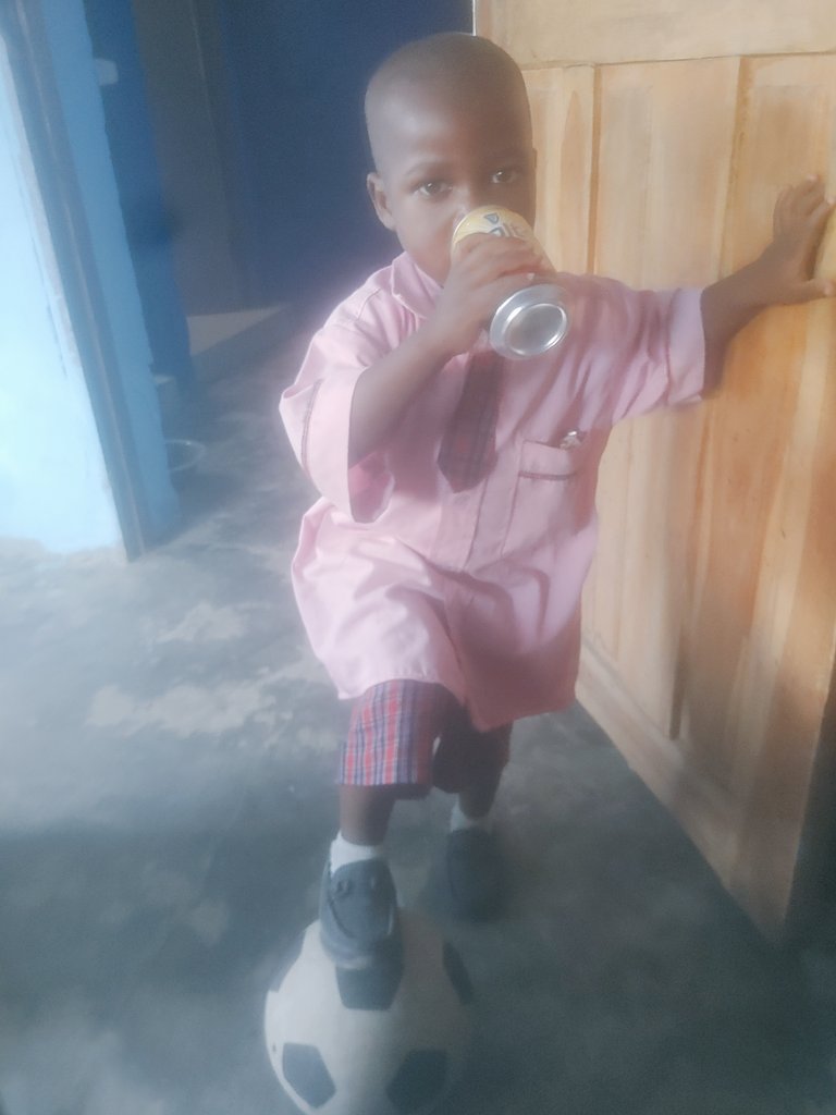 Timbowwow's tweet image. My student said he wants to play football like those playing at the world cup competition in Qatar and sip some cold @MaltaGuinnessNG  drink. He dreams to play football for malta guinness. @MaltaGuinnessNG kindly make his dream come through. Thanks