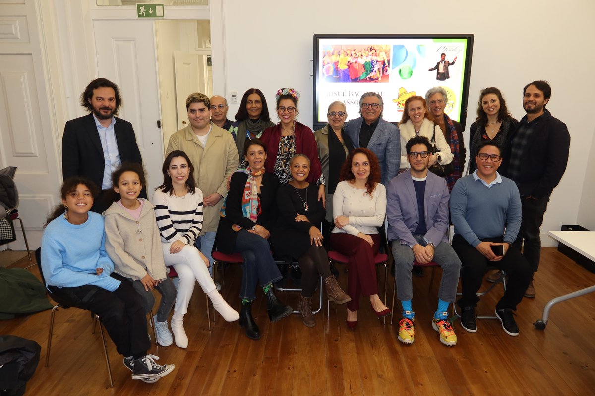 Muchas felicidades a nuestro compañero <a href="/ManuelRedglobal/">Manuel Villalvazo Dr.med Redglobal Mex Portugal</a> por su participación en el #coloquioRGMXES2022, organizado por <a href="/RedGlobalMxEsp/">Red Global Mx España</a>, donde habló sobre la transformación de la educación en un mundo post-pandemia. Gracias al apoyo de <a href="/EmbaMexPor/">Embamex Portugal</a> <a href="/bespokelawfirm/">Josué Bacalhau & Associados - Bespoke Tax & Legal</a> #RedGlobalMX 🇲🇽🇵🇹