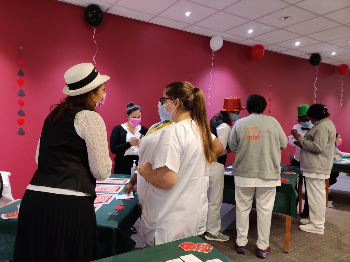 HopLaPorteVerte's tweet photo. Ludique et pédagogique journée de sensibilisation à la sécurité des patients ! Avec la visite de Simon Kieffer, nouveau Directeur départemental 78 @ARS_IDF https://t.co/xklrsg5S8a