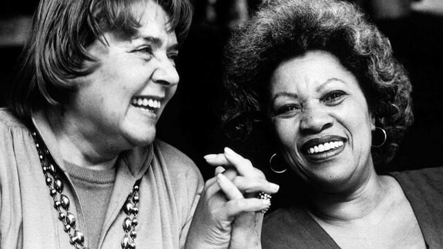 milanoarte's tweet image. Dal 17 novembre è aperta presso Palazzo Reale di Milano una splendida mostra dedicata a Maria #Mulas. Oltre 500 splendide #fotografie che ritraggono i protagonisti di una #Milano creativa e geniale ma non solo. Scopritela con una nostra guida, scrivete a tour@milanoarte.net