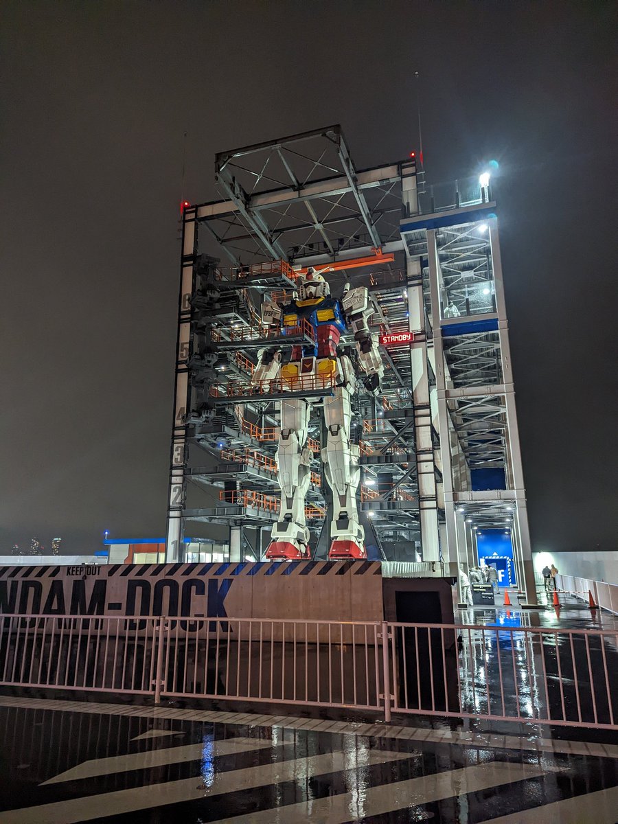 ShinGanymede's tweet photo. It was cold and dreary but ya boy had to go see the Moving Gundam.

It was a sight to behold. I got really emotional when I saw it move.

I feel so blessed to have been able to see this modern miracle of engineering with my own eyes. Honestly it doesn't feel real. https://t.co/fg5JLvekdg