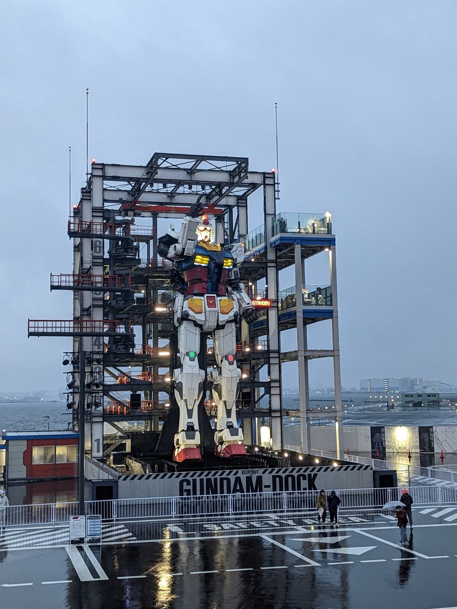 ShinGanymede's tweet photo. It was cold and dreary but ya boy had to go see the Moving Gundam.

It was a sight to behold. I got really emotional when I saw it move.

I feel so blessed to have been able to see this modern miracle of engineering with my own eyes. Honestly it doesn't feel real. https://t.co/fg5JLvekdg