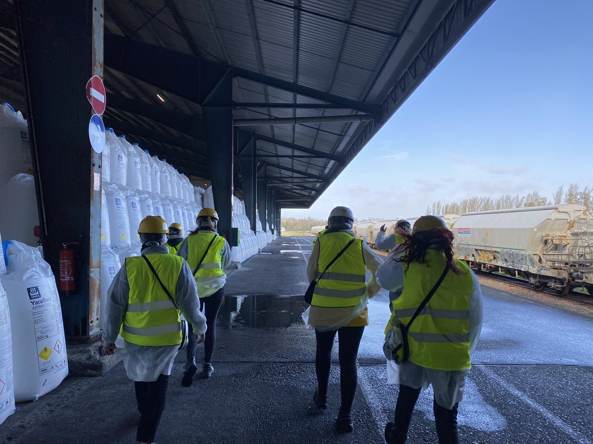 BOURSAGRI® (@boursagri) on Twitter photo 🔴 Aujourd’hui visite d’usine de production d’engrais <a href="/YARA_france/">Yara France</a> dans le cadre du #cofarmingtour 🚜
🌾 Cette fois-ci on est en amont de la récolte et de la commercialisation mais point important pour assurer de belles productions ! 🔴 Aujourd’hui visite d’usine de production d’engrais <a href="/YARA_france/">Yara France</a> dans le cadre du #cofarmingtour 🚜
🌾 Cette fois-ci on est en amont de la récolte et de la commercialisation mais point important pour assurer de belles productions !