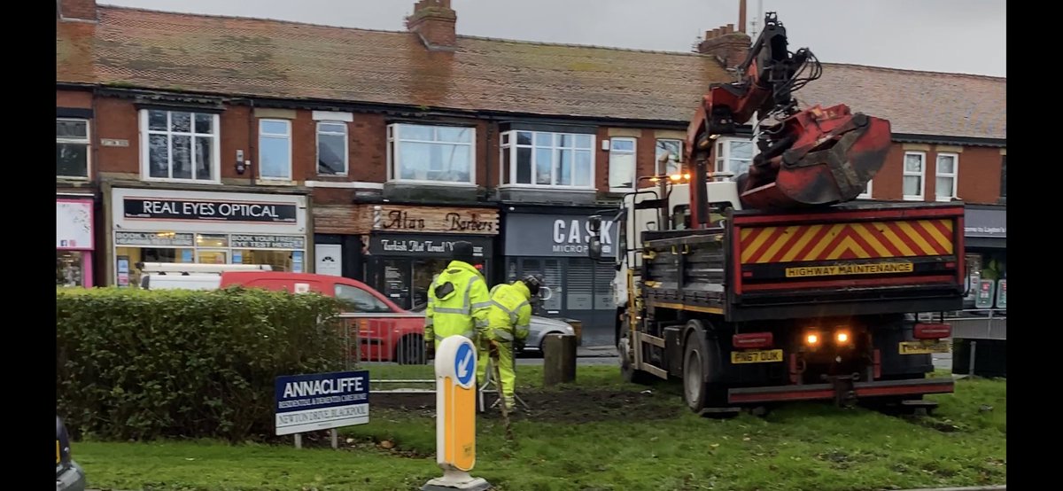 the_BPL_bible's tweet photo. The end for Blackpools saddest Christmas tree https://t.co/dQQlprWtu6