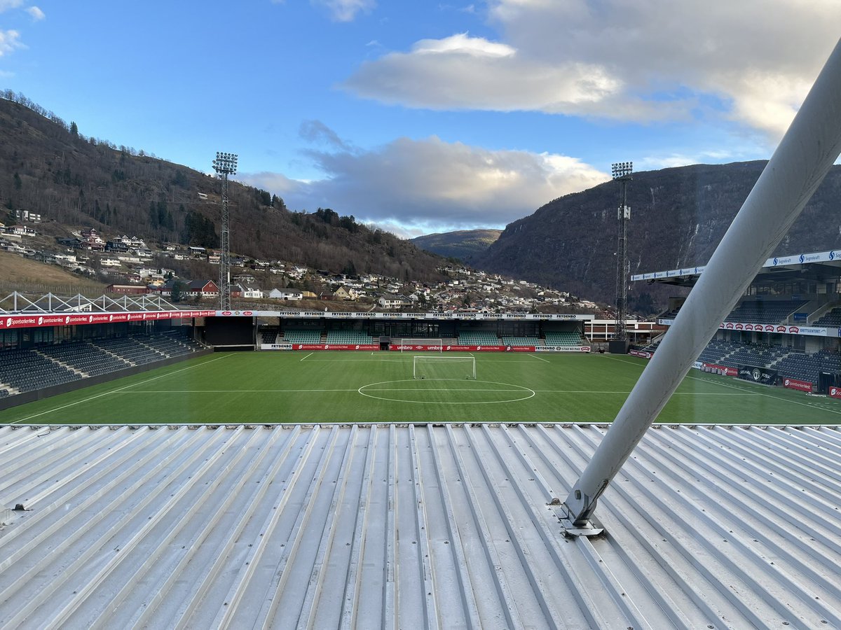 lpsatchell's tweet photo. Hello from HVL in stunning Sogndal! Here to visit @VidarAndersen19,  @_Matthew_Shaw and colleagues. 

Amazing facilities and set ups at the uni. Looking forward to talking about interdisciplinary work later and developing projects! https://t.co/Ut7TFpFYqc