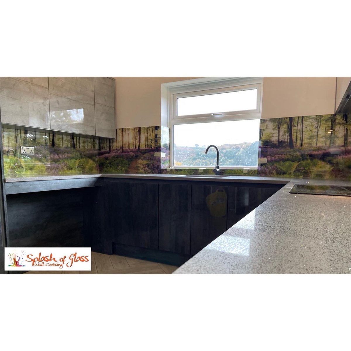 officialASOG's tweet image. Create some magic in your home and add a printed image to your glass splashback. 🪄  Bring your desired space to life by adding character into your desired space. Every printed image is unique so you will never find one alike!🤩

#kitchen #kitchendesign #kitcheninspo #kitchendeco